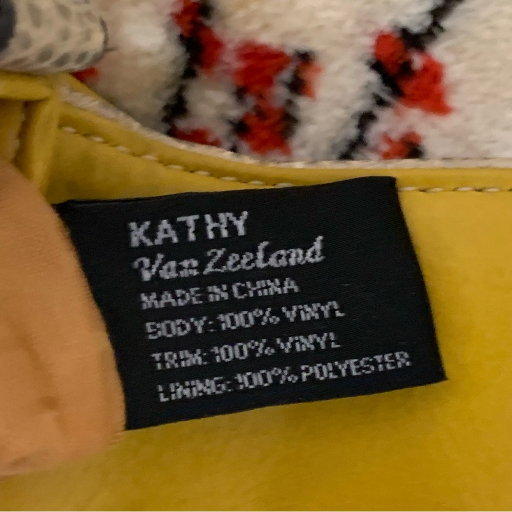 Kathy Van Zeeland Y2K Yellow Crossbody - Picture 13 of 13